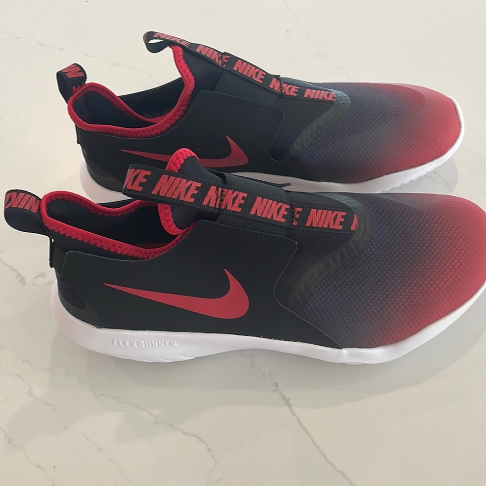 Nike Flex Runner, Youth 6.5, new in box